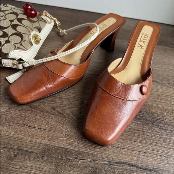 Jessica Brown Leather Slip-On Heels - Picture 3 of 7